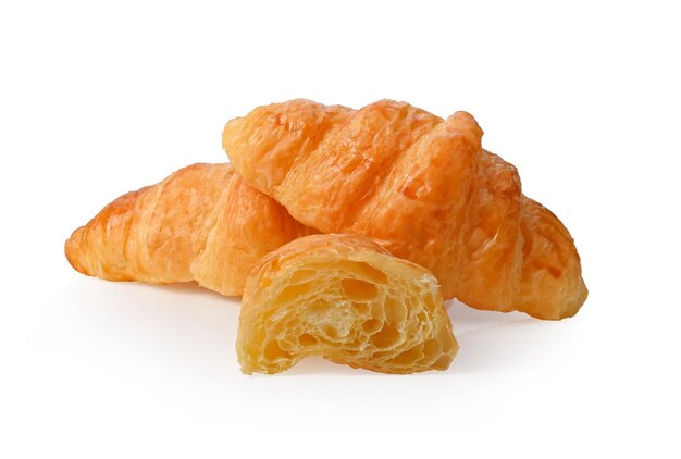 Croissant au beurre brun doré avec ombre isolée sur fond blanc