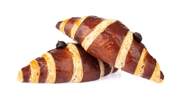 Photo croissant au chocolat isolé sur fond blanc