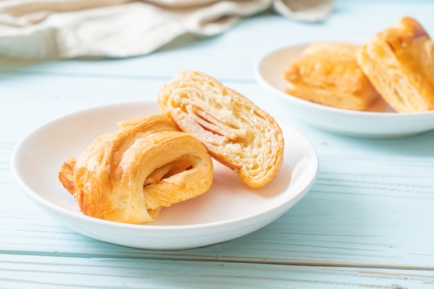 Croissant au jambon maison