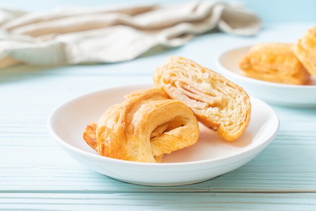 Croissant au jambon maison