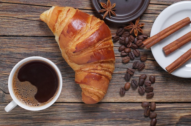 Croissant et café