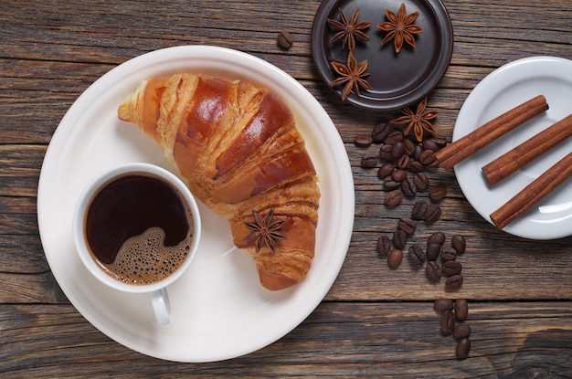 Croissant et café