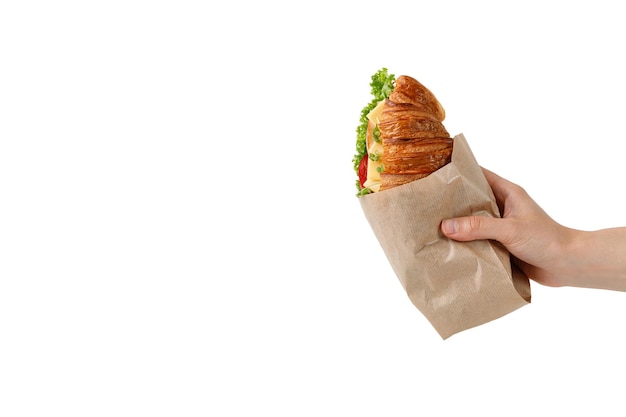 Croissant dans une maquette de sac d'emballage en papier à emporter croissant français avec du fromage et de la laitue