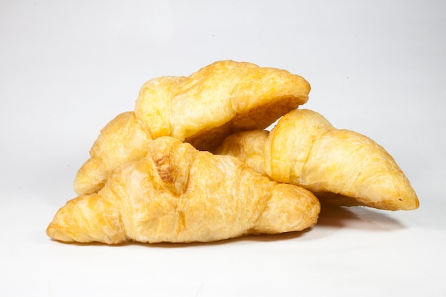 Croissant sur fond blanc.