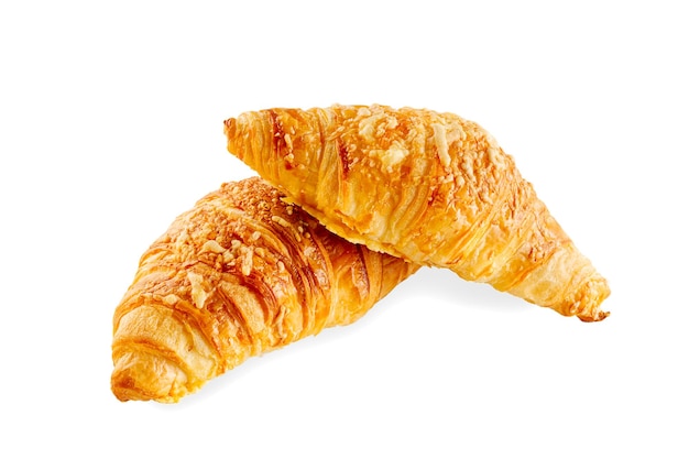 Croissant frais au fromage isolé sur fond blanc