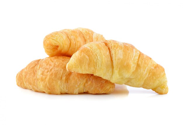 Croissant frais sur blanc