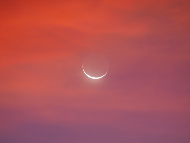 Croissant de lune au petit matin.