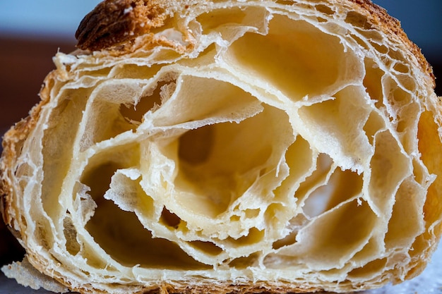 croissant savoureux pour le petit déjeuner cuisine française