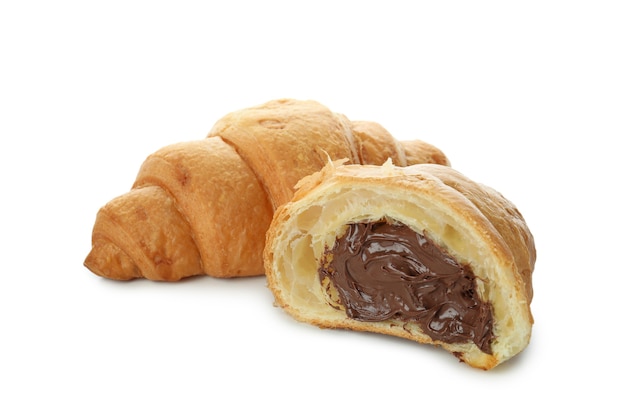 Croissant en tranches au chocolat isolé sur blanc