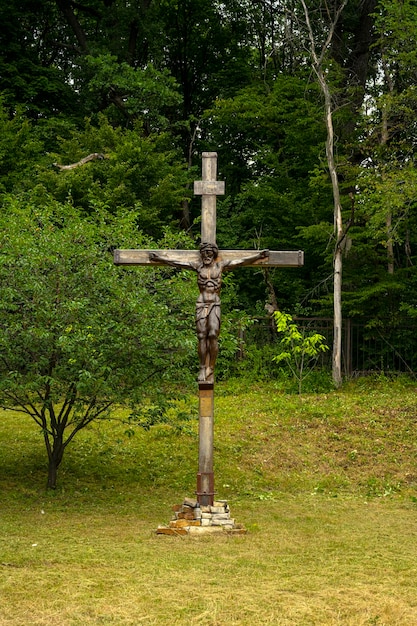Croix en bois slave. Foi. Église ukrainienne