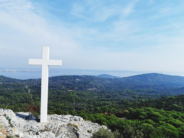 Photo une croix contre le ciel