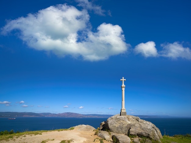 Croix en finisterre bout du Saint James Way en Espagne