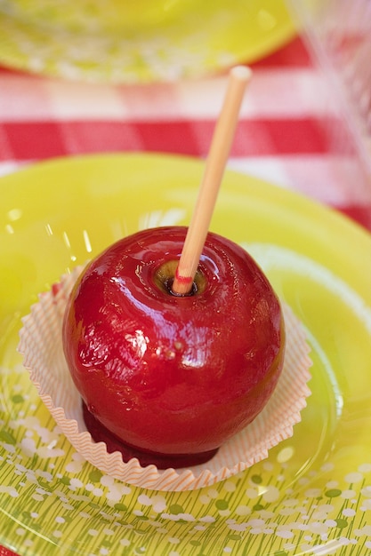 Croustade aux pommes rouges sauce caramel