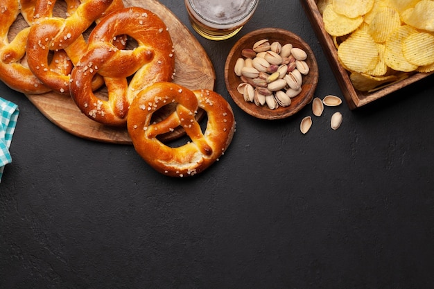 Croustilles de noix de bière blonde et bretzel frais fait maison