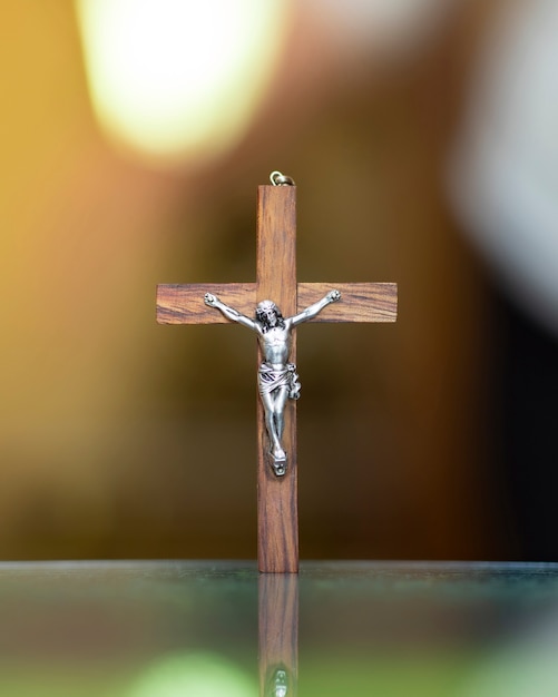 Crucifix en bois avec Jésus-Christ, Pâques