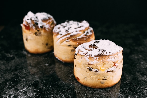 Cruffins, La tendance de la pâtisserie moderne de l'année est le macareux, un mélange de croissants et de cupcakes.