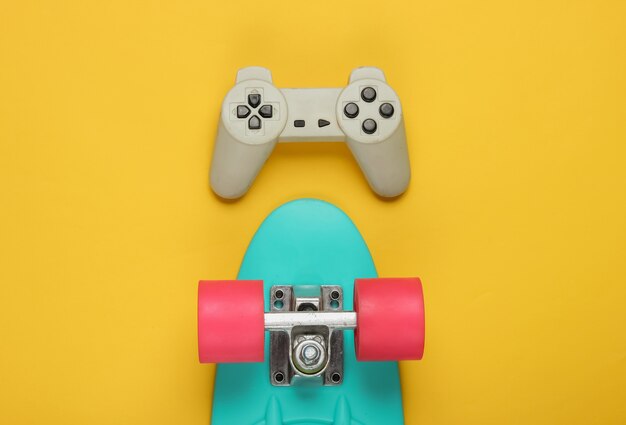 Cruiser board, gamepad sur jaune