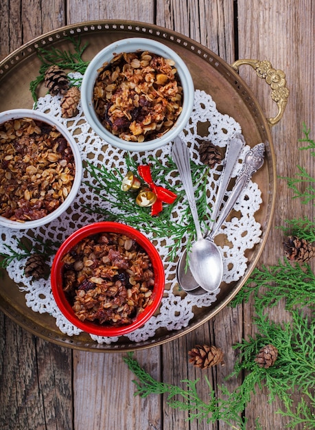 Crumble aux prunes. Biscuits du Nouvel An et de Noël.