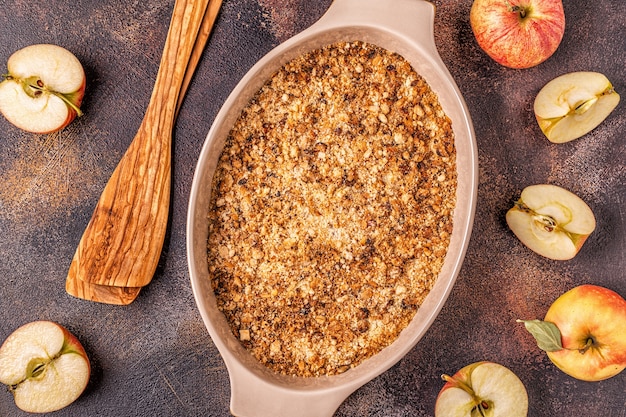 Crumble croustillant aux pommes, aux cerises et aux pommes