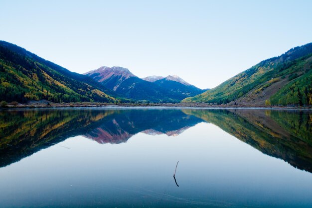 Crystal Lake en automne près d'Ouray, Colorado.