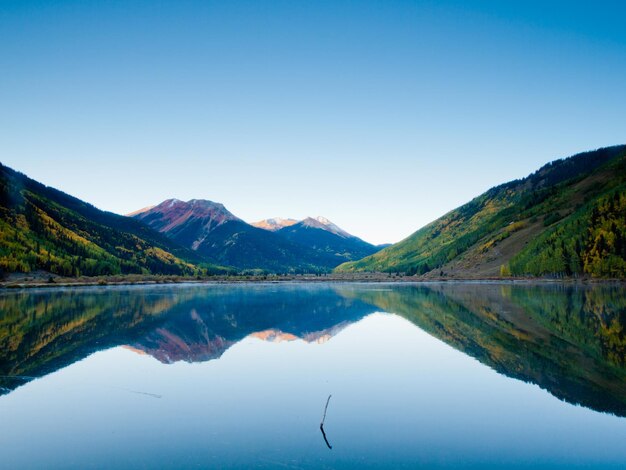 Crystal Lake en automne près d'Ouray, Colorado.