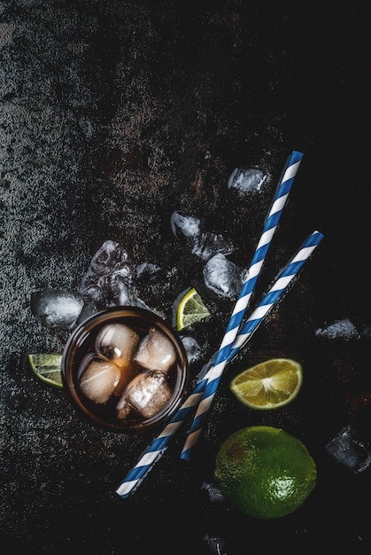 Cuba Libre, cocktail de thé glacé Long Island ou Long Island avec alcool fort, cola, citron vert