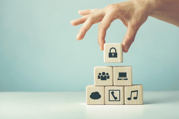 Photo des cubes en bois assemblés sur le thème du leadership de la cybersécurité dans les affaires et la vie