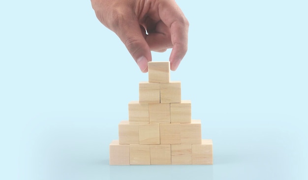 Cubes en bois à la main avec espace de copie pour le libellé d'entrée