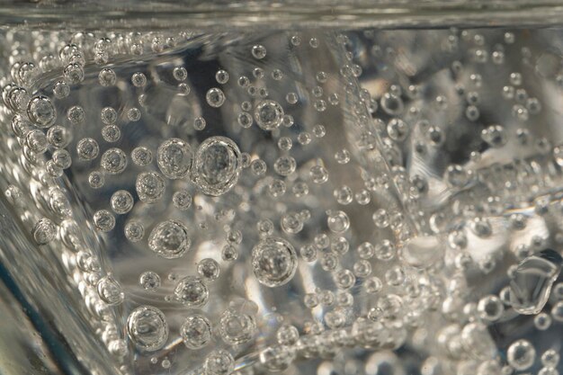 Cubes de glace dans de l'eau de soude