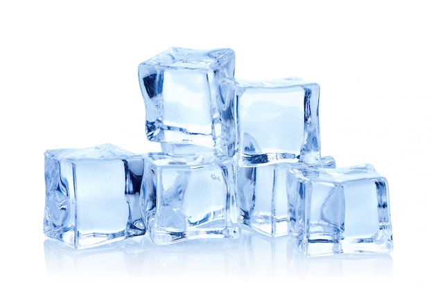 Cubes De Glace Sur Fond Blanc