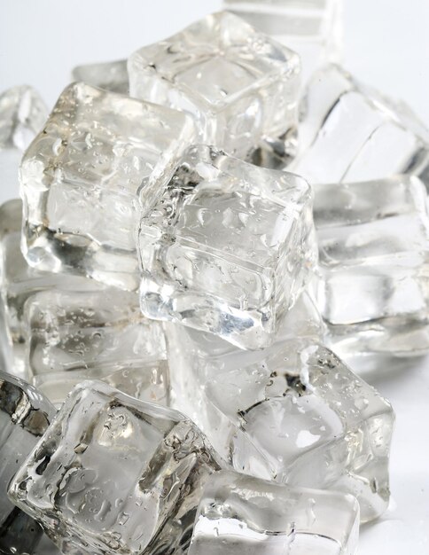 Des cubes de glace