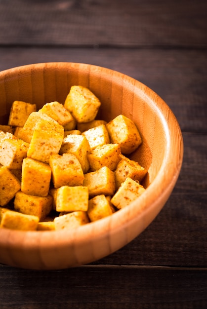 Cubes de tofu frit