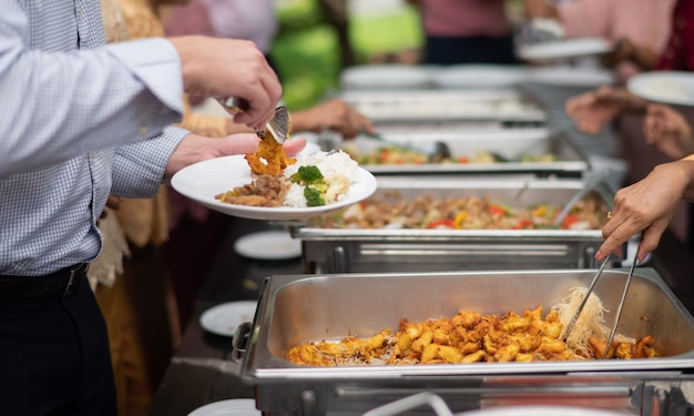 cueillir la nourriture catering l'heure du dîner