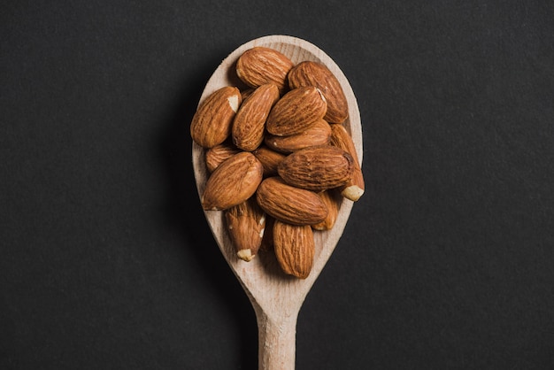 Cuillère aux amandes