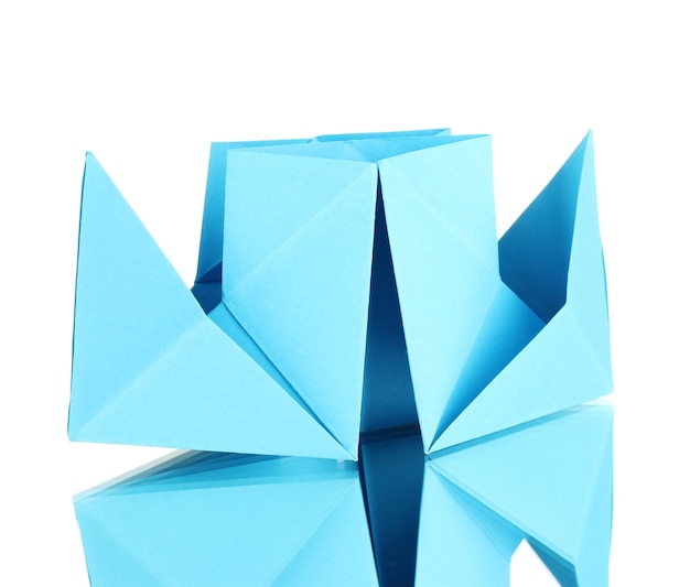 Cuiseur à vapeur en papier origami isolé sur blanc