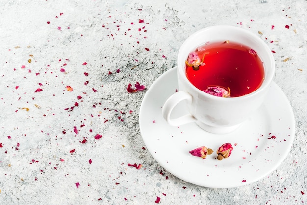 Cuisine arabe, du Moyen-Orient. Tisane aux boutons de rose,