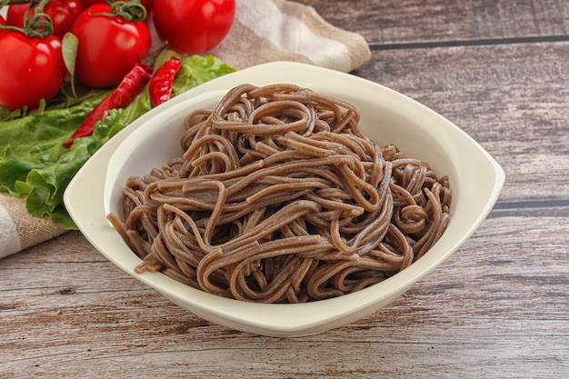 Cuisine asiatique soba dans le bol