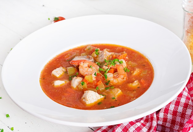 Cuisine brésilienne: Moqueca capixaba de poisson et de poivrons à la sauce de noix de coco épicée