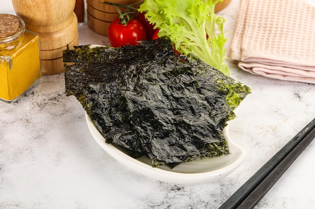 Cuisine coréenne Chips Nori dans le bol