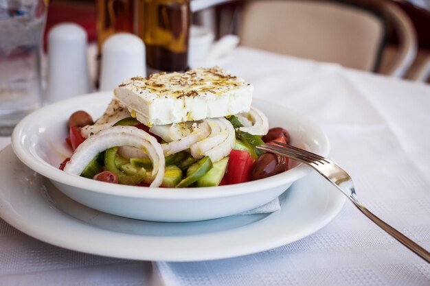 Cuisine grecque Salade de légumes au fromage