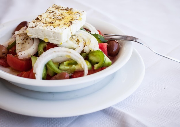 Cuisine grecque Salade de légumes au fromage