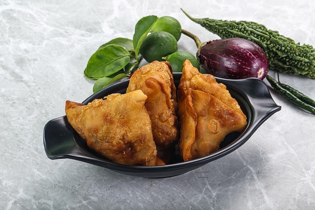 Cuisine indienne frites crispy samosa