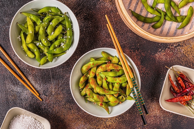 Cuisine japonaise edamame vert cuit