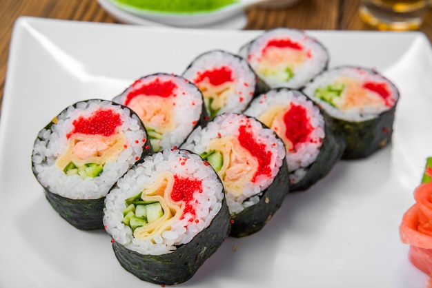 Cuisine japonaise avec fruits de mer frais