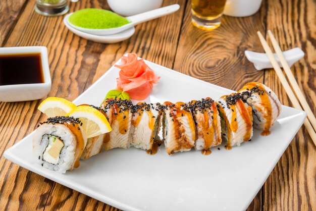 Cuisine japonaise avec fruits de mer frais