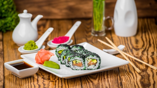 Cuisine japonaise avec fruits de mer frais