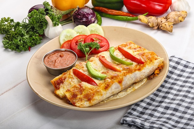 Cuisine mexicaine Enchiladas avec viande et haricots