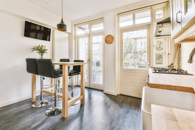 Cuisine et salle à manger dans un appartement moderne