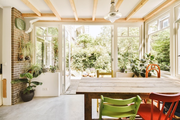 Cuisine et salle à manger dans un appartement moderne