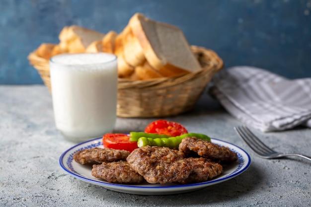 Cuisine turque traditionnelle Boulettes de viande turques Nom turc Akcaabat kofte